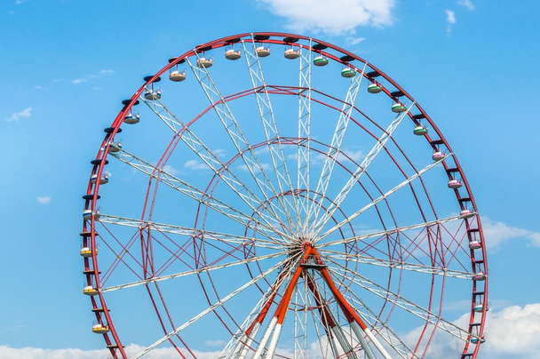 Чортове колесо на літо в Батумі - Фото, зображення