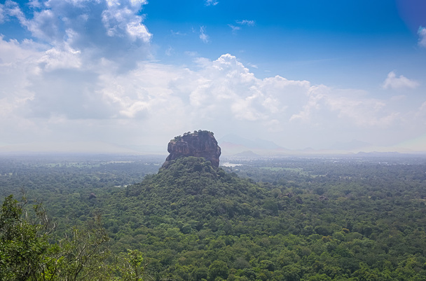 Скальная крепость Сигирия-Лев в Шри-Ланке
 - Фото, изображение