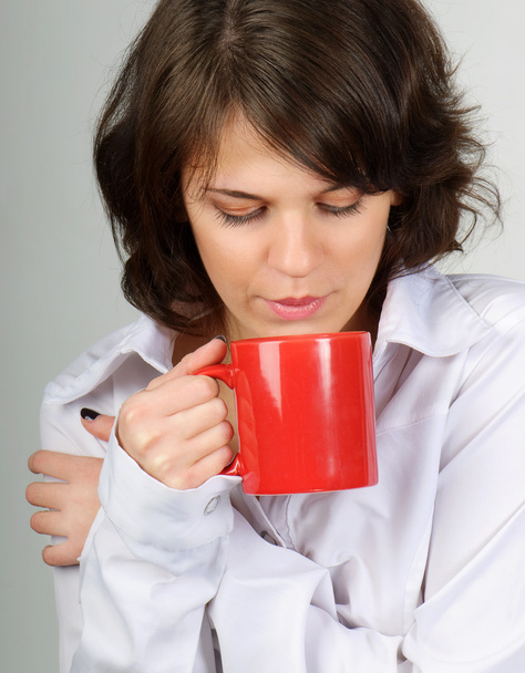 Young woman drinking tea - Valokuva, kuva