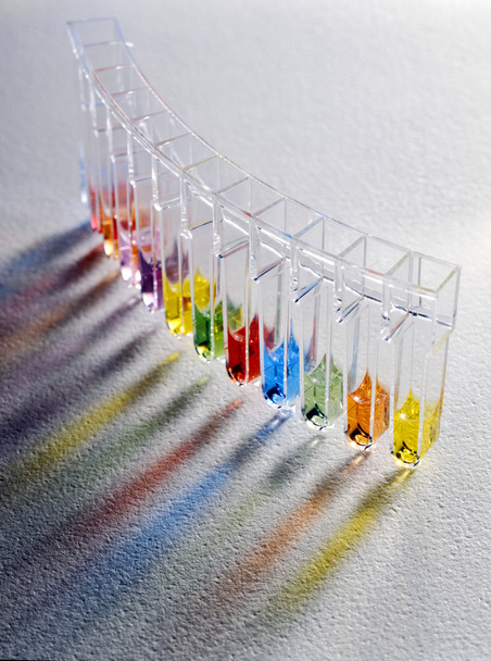 Reagenzgläser mit farbigen Reagenzien - Foto, Bild