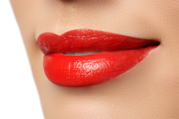 Lábios sensuais vermelhos. Conceito de composição
 - Foto, Imagem