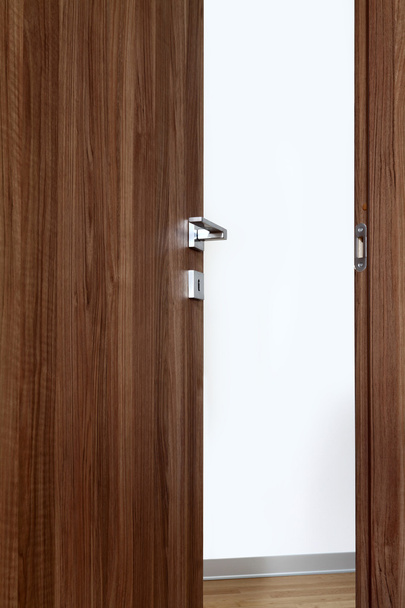 gekleurde houten deur open c - Foto, afbeelding