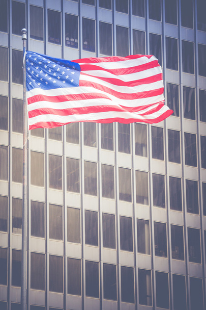 American flag waving in the breeze in the Chicago downtown loop  - Fotografie, Obrázek