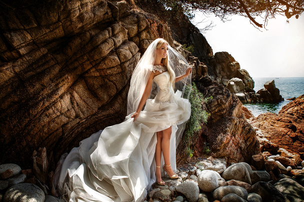 Sensual woman in wedding dress posing outdoor. - Valokuva, kuva