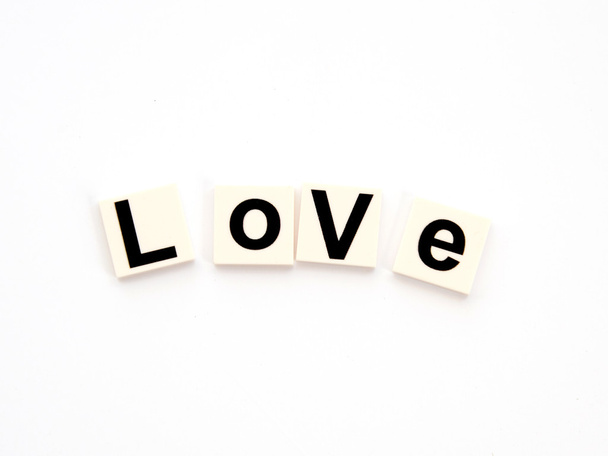 Alfabetos palabra amor sobre fondo blanco
 - Foto, imagen