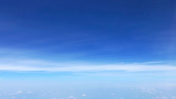 Cielo blu e nuvole bianche - Foto, immagini