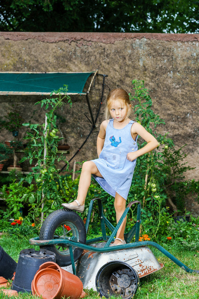 Cute little girl helping her mother in the backyard - Φωτογραφία, εικόνα