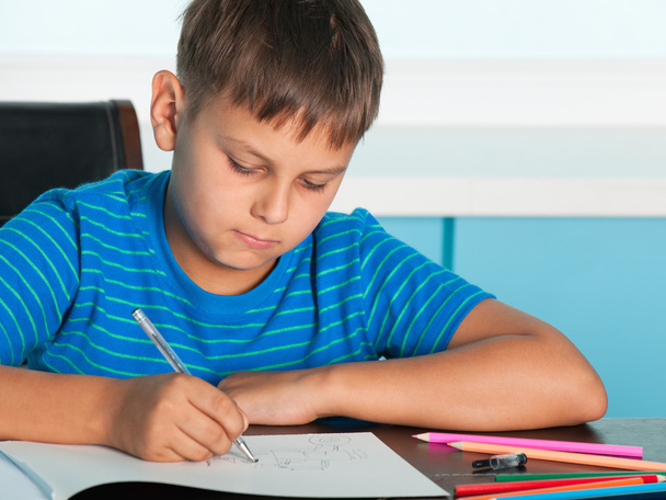 Drawing boy at the desk - Фото, изображение