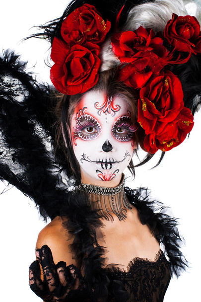 Lány make-up a stílus a Halloween. cukor koponya stílus. Elszigetelt fehér background. - Fotó, kép