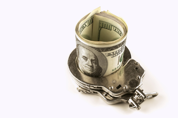 доллары и стальные наручники на белом фоне
 - Фото, изображение