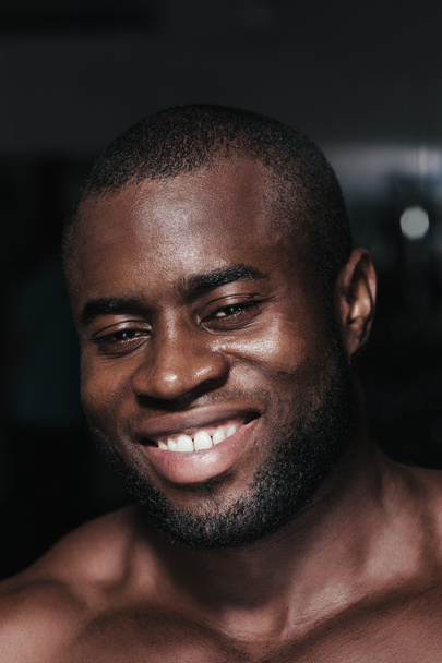 Weight training African bodybuilder portrait - Fotoğraf, Görsel