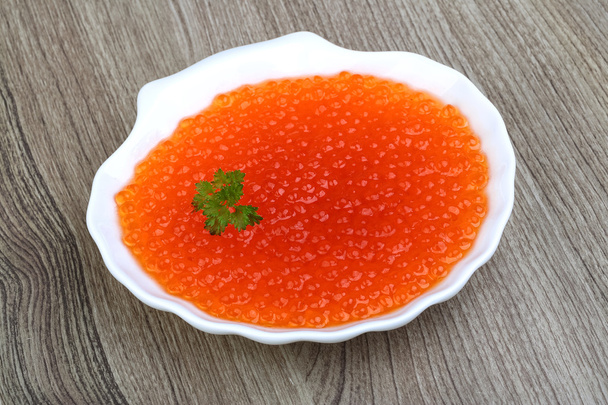 Caviar rojo en el tazón - Foto, Imagen