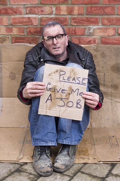 Hombre sin hogar y sin empleo
 - Foto, imagen