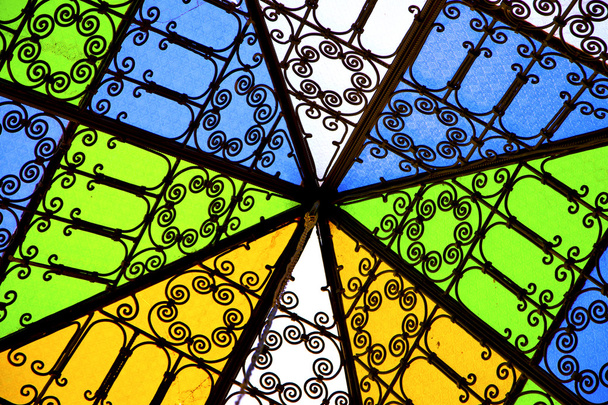 vidrio coloreado y sol
  - Foto, imagen