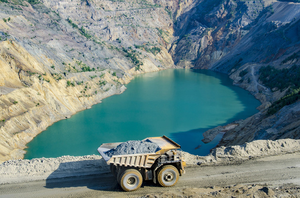 Открытая шахта
 - Фото, изображение