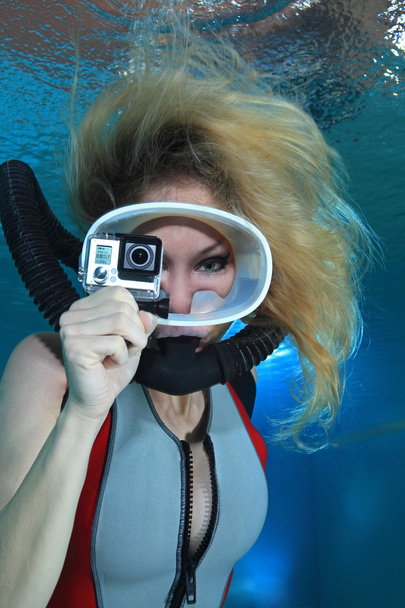 Ženské potápěč s fotoaparátem - Fotografie, Obrázek