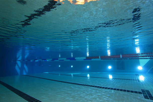 Закрытый бассейн
 - Фото, изображение