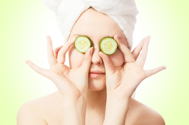 Woman with cucumbers on eyes - Foto, Imagem