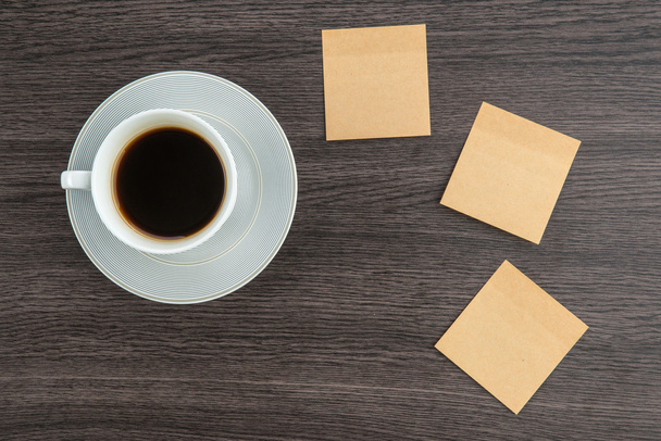 Adhesive Note and coffee on the desk - Foto, Imagem