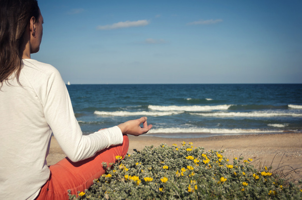 meditation on the beach - Фото, зображення