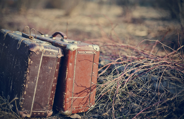 Deux vieilles valises minables
 - Photo, image