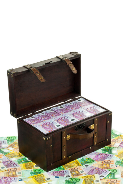 Chest with euro banknotes. financial crisis - Foto, imagen