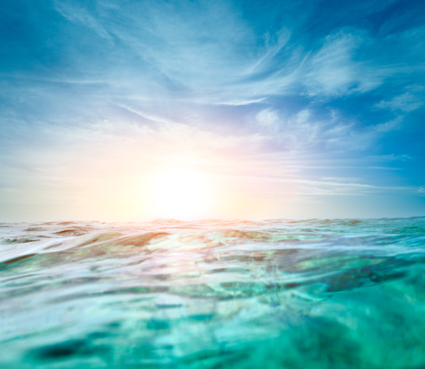 Abstracte onderwater achtergrond met zachte licht zon - Foto, afbeelding