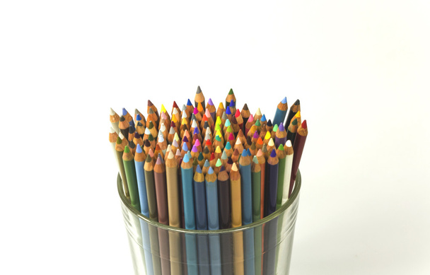 μολύβια χρώματος σε ένα ποτήρι - Φωτογραφία, εικόνα