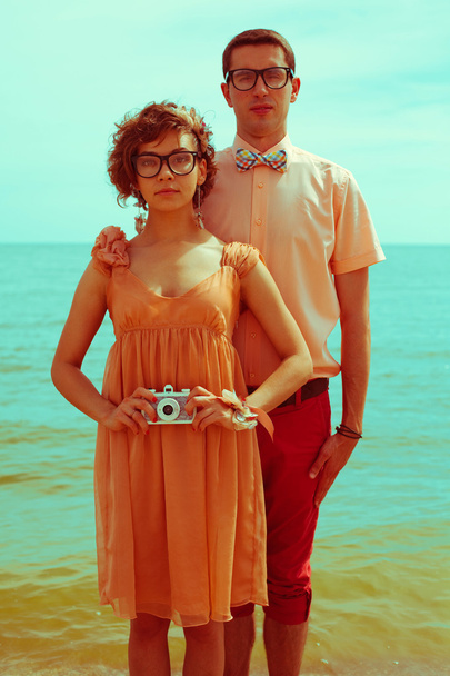 Nerds' honeymoon concept. Portrait of couple of young happy couple - Foto, Imagem