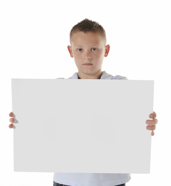 αγόρι εκμετάλλευση κενό πίνακα - Φωτογραφία, εικόνα