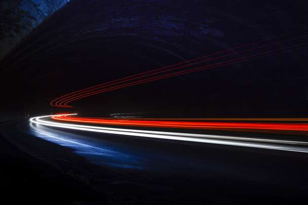 Tralight yollar tünelde ışık. Bir tünel içinde uzun pozlama fotoğraf - Fotoğraf, Görsel