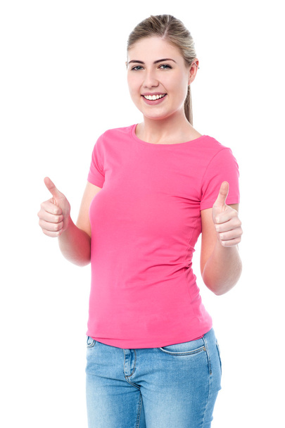 teenage girl showing thumbs up - Фото, изображение