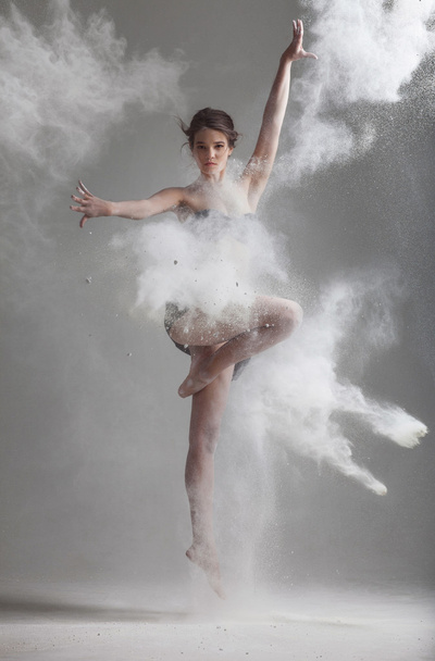 Flour dance - Foto, afbeelding