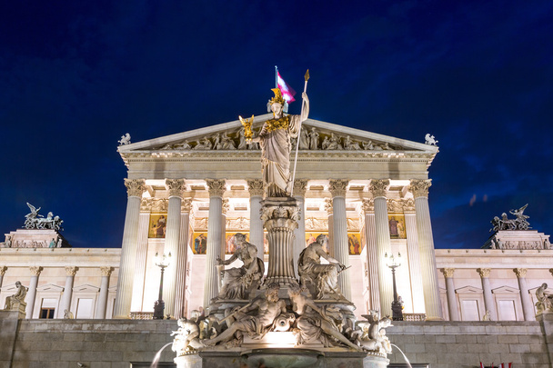 Parliament in Vienna at night - Foto, afbeelding