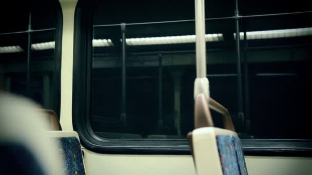 地下鉄の空席 - 映像、動画