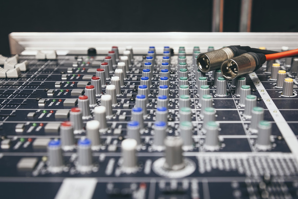Music Mixer Desk Control näyttö Tasoitin mikseri kytkin
 - Valokuva, kuva