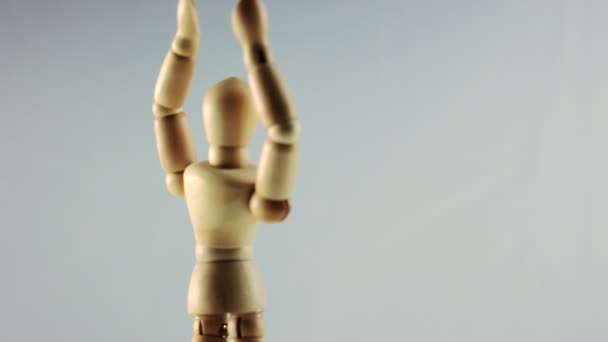Wood Posable figurine rotates - Felvétel, videó