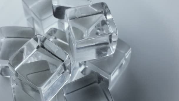 Cubos de hielo giratorios lentos
 - Metraje, vídeo
