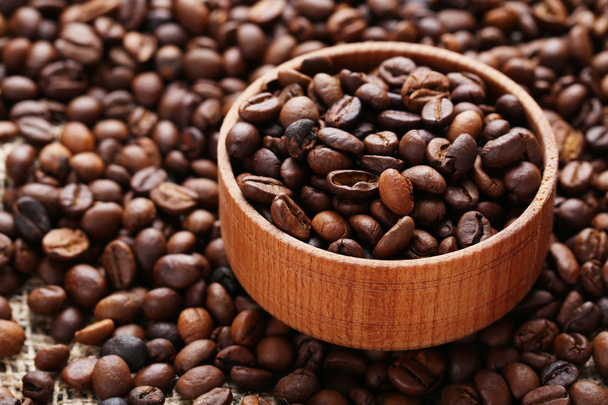 Coffee beans in bowl - Foto, Bild