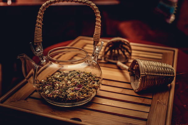 Teapot with herbs and cups. - Fotoğraf, Görsel