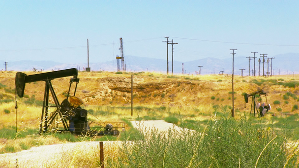 oil rigs pumps in field - Footage, Video