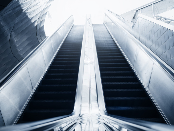 Інтер'єр ескалатора Сучасна будівля Сині тоновані зображення
 - Фото, зображення