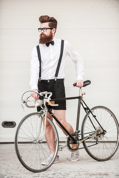 handsome Hipster with bicycle - Foto, imagen