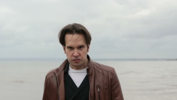 Portrait of a man with angry expression - Filmmaterial, Video