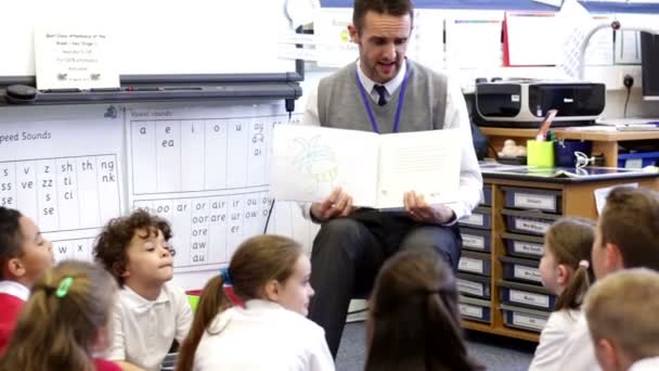 Storytime σε μια σχολική τάξη - Πλάνα, βίντεο