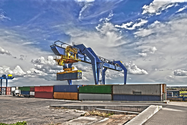 Industriële kraan laden containers, Hdr-afbeelding - Foto, afbeelding
