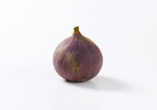 Single fresh fig fruit - Φωτογραφία, εικόνα
