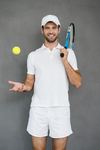 handsome man in tennis clothes - Fotoğraf, Görsel