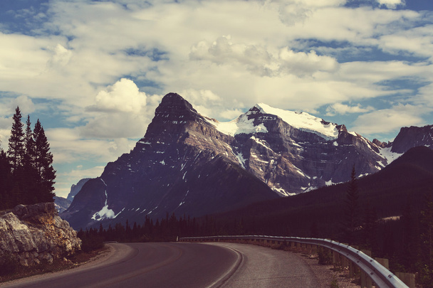 majestuosas montañas canadienses
 - Foto, imagen