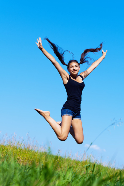 vrouw springt - Foto, afbeelding